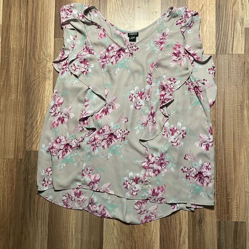 Torrid floral sleeveless blouse